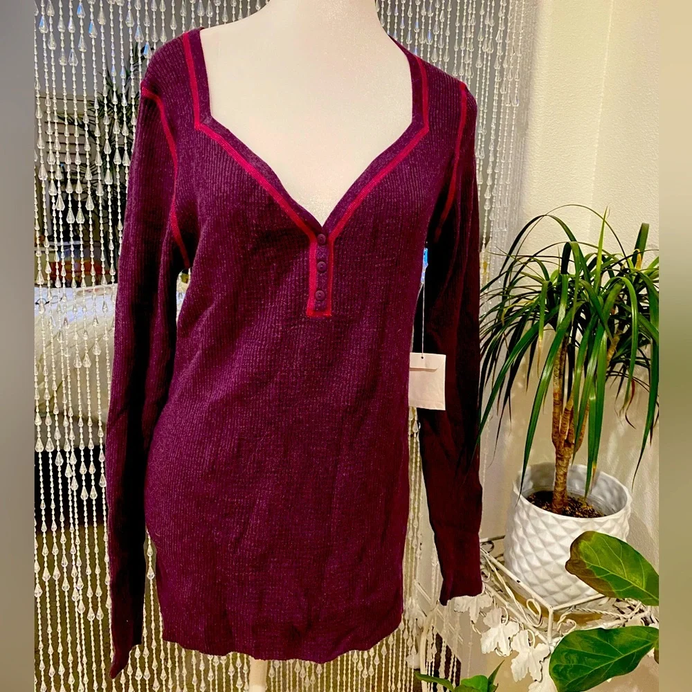 VICTORIA SECRET PULLOVER NWT - Picture 1 of 5